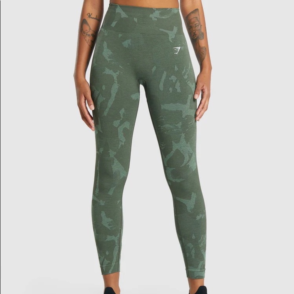 LIKE NEW - Gymshark Adapt Camo Seamless Leggings - Savanna | Green